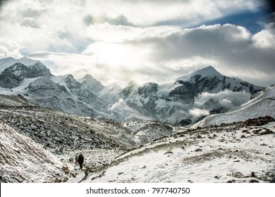 Frozen Road To The Thorong La Pass. Nepal