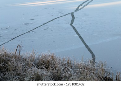 Gefrorener See Bilder Stockfotos Und Vektorgrafiken Shutterstock