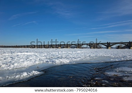 Frozen Susquehanna River in PA, USA. It is the longest river on the East Coast of the United States that drains into the Atlantic Ocean, via the Chesapeake Bay. Ice jams are a major flood threat. 