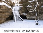 Frozen waterfall in Kaskaskia canyon on a frigit winter morning.  Starved Rock state park, Illinois, USA.