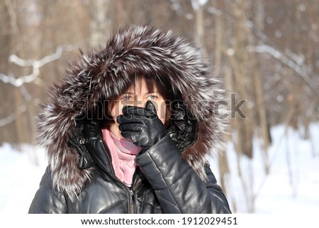 Similar – Foto Bild Ein Mann in winterbekleidung spielt Elefant und formt seine Arme zu einem Rüssel. Winter. Humor