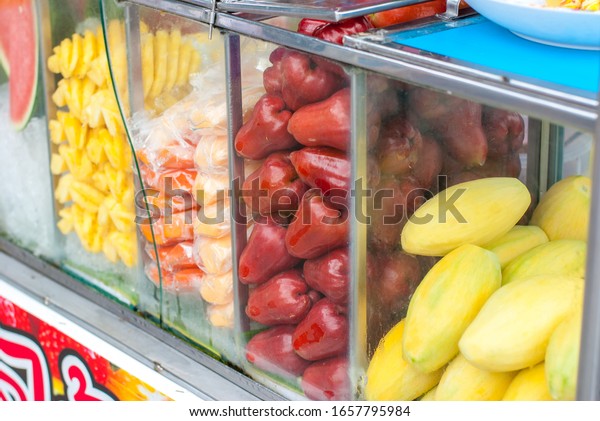 Fruit truck
for sale And various kinds of
fruits