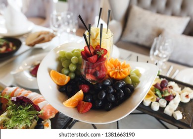 
fruits on a table in a plate