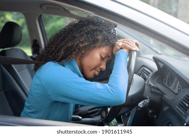 Woman stuck. Woman Stuck in Traffic. Get Stuck in Heavy Traffic. Woman urinate in Traffic Jams.