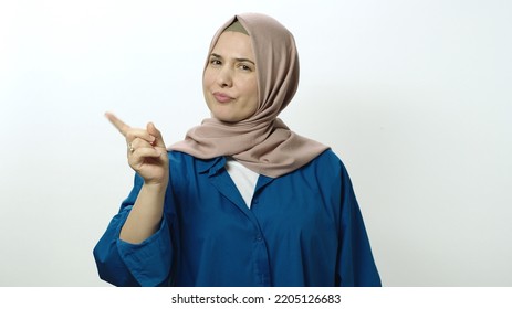 Frustrated Young Woman In Hijab Waving Finger, Making Disapproving Gesture. Woman Posing In Studio Portrait Isolated On White Background. Portrait Showing Surprised Gesture In The Face Of Surprise.