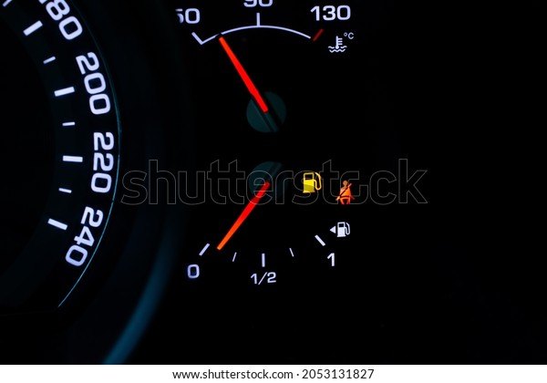 Fuel gauge, empty\
tank. photo of the counter