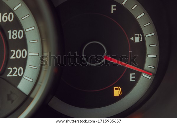 Fuel gauge\
with warning indicating low fuel\
tank