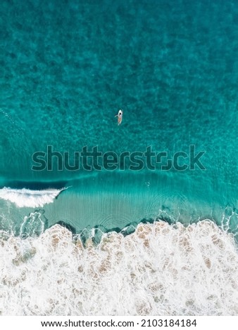 Similar – Foto Bild Luftballonaufnahme von Menschen, die Spaß und Entspannung am Costinesti-Strand in Rumänien am Schwarzen Meer haben.