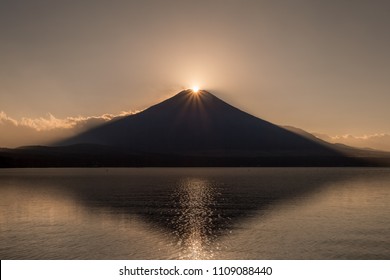 ダイヤモンド富士 の画像 写真素材 ベクター画像 Shutterstock