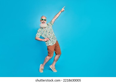 Full Body Length Photo Of Old Crazy Rich Boyfriend Pensioner Touch Waist Excited Wear Stylish Shirt Stay Tiptoe Finger Point Isolated On Blue Color Background