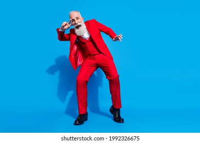 Full Body Photo Of Senior Man Happy Positive Smile Dance Show Peace Cool V-sign Isolated Over Blue Color Background