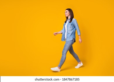 3,244 Girl walking street profile Images, Stock Photos & Vectors ...