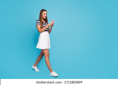 3,244 Girl walking street profile Images, Stock Photos & Vectors ...