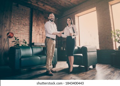 Full Body Profile Photo Of Two People Businessman Journalist Lady Interview Press Conference Mass Media Shake Arms Greeting Reportage Hold Clipboard Modern Office Indoors