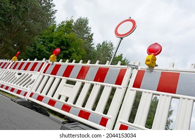 Full Closure With Signs Due To Construction Work