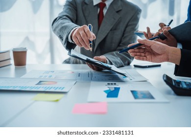 Full concentration at work. creating an effective team meeting agenda, Tailor your agenda to each meeting. Not all meetings are created equal, and not all agendas should be either.