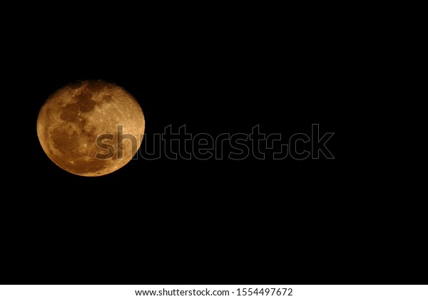 Full Detailed Moon in the\
night sky