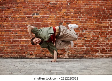 860 Boy Doing Handstand Images, Stock Photos & Vectors | Shutterstock