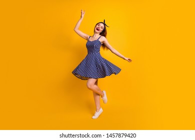 3,001 Dancing Girls Ginger Images, Stock Photos & Vectors | Shutterstock