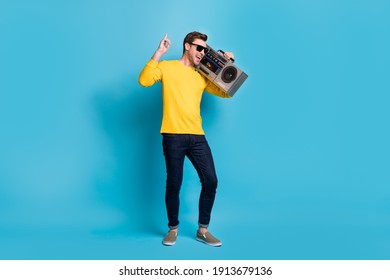 2,905 Boombox man Images, Stock Photos & Vectors | Shutterstock