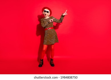 Full Length Photo Of Shocked Amazed Old Woman Dance Good Mood Point Finger Isolated On Red Color Background