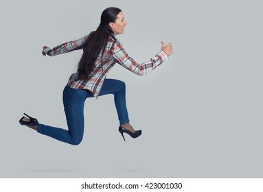 女性 横向き 全身 の画像 写真素材 ベクター画像 Shutterstock