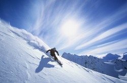 Longitud Completa Del Esquí Sobre Nieve En Polvo Fresco