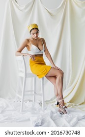 椅子 座る スカート の画像 写真素材 ベクター画像 Shutterstock