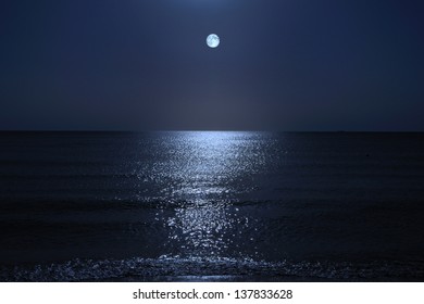 海 月夜 の写真素材 画像 写真 Shutterstock