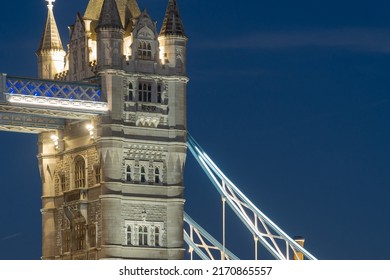 Full moon above the Tower Bridge in London with the pink full mon in the UK