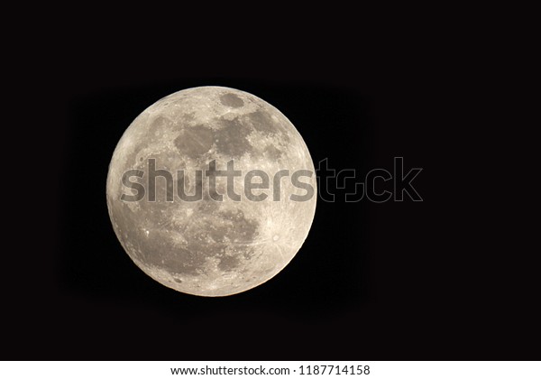 Full
Moon / The Moon is an astronomical body that orbits planet Earth
and is Earth's only permanent natural satellite. It is the
fifth-largest natural satellite in the Solar
System