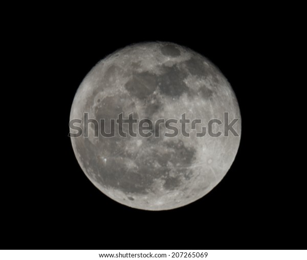  Full moon closeup showing the details of the
lunar surface