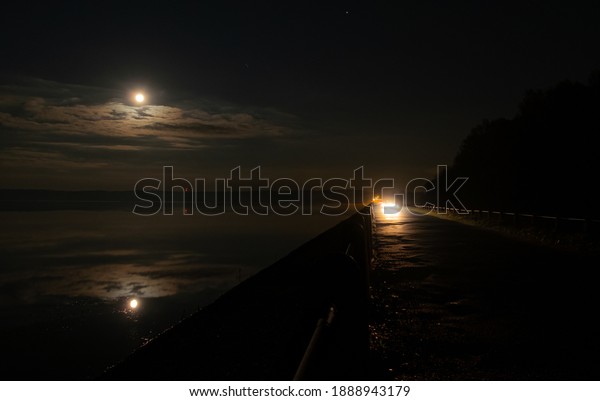 Full\
moon and cloudy sky reflection in the lake -\
car