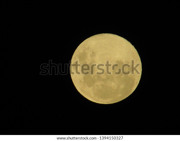 Full moon in a\
completely clear night
