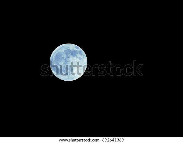 Full Moon\
and Lunar Eclipse / A lunar eclipse occurs when the Moon passes\
directly behind the Earth into its\
umbra