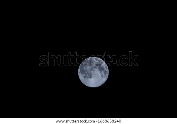 Full Moon / A full moon is the lunar phase\
that occurs when the Moon is\
completely