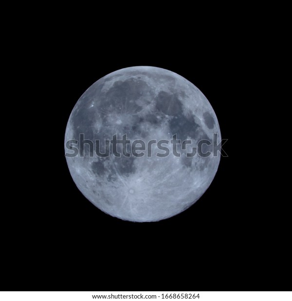 Full Moon / A full moon is the lunar phase\
that occurs when the Moon is\
completely