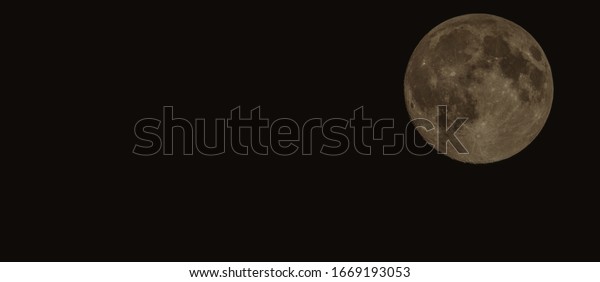 Full moon\
in the middle of a cloudless winter\
night