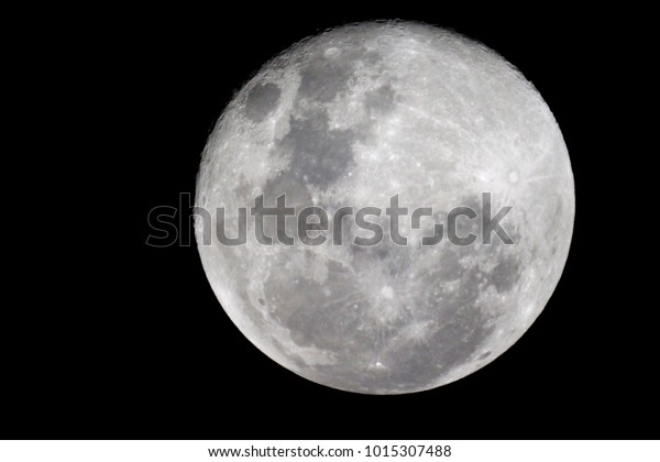 Full Moon of the month / The Moon is an astronomical
body that orbits planet Earth, being Earth's only permanent natural
satellite 