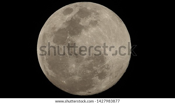 Full moon night, light
Illuminating