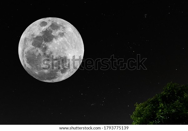 Full moon with\
real stars in the dark\
night.