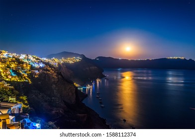 651 Summer full moon over rising Images, Stock Photos & Vectors ...