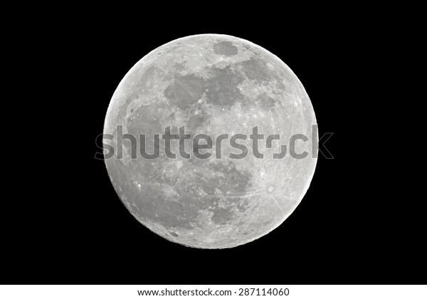Full moon shot at 1200mm\
focal length