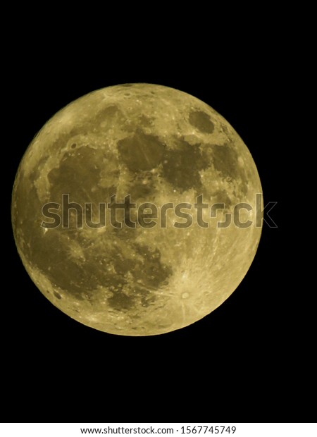 Full moon in sky full\
yellow.