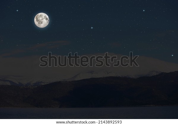 Full moon and starry sky\
