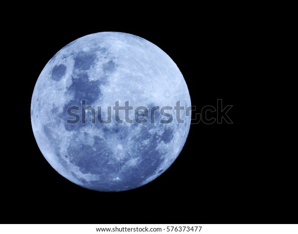 Full Moon or Super moon / The Moon is the
fifth-largest natural satellite in the Solar System, and the
largest among planetary satellites relative to the size of the
planet that it orbits