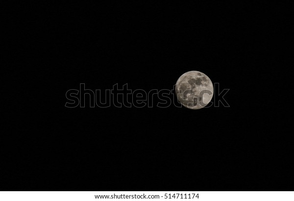Full moon, super moon in\
the night