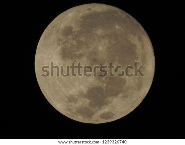Full phase of Lunar,\
Full Moon, It is an astronomical body that orbits planet Earth.\
Natural satellite 