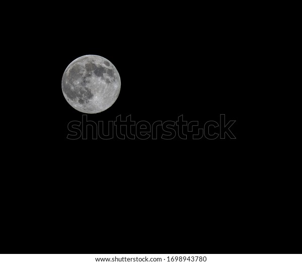 Full phase of the Moon at
night 