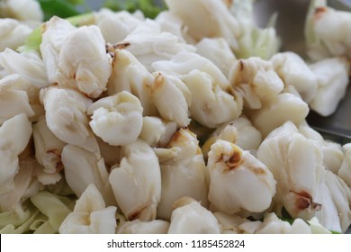 Full Plate Of Fresh Crab Meat Of Boiled Stone Crab Decorated With Vegetable Side Dish, Cheliped Of The Crab, Prepared Raw Shell Animal At Homemade Gourmet Restaurant, Food Stylist Menu Backgrounds
